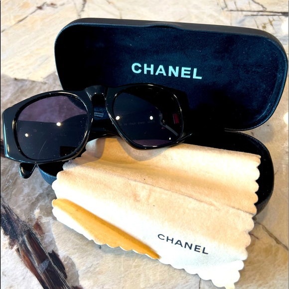 VINTAGE EUCChanel Authentic Sunglasses With Case No Scratches no sign of wear - Picture 4 of 13